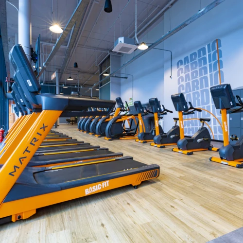 Basic-Fit sportschool bouwen